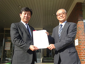 古河法人会では毎年地元選出代議士、及び地元市長、町長、議会議長各位に、面会の上、提言活動を実施しています。