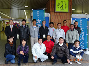 駅頭清掃の様子